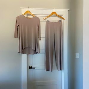 Alfani high low tunic with matching pants. Size XS 95% polyester 5%spandex.